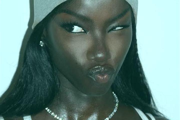 Victoria, 20 — Escort in Dambi, Angola