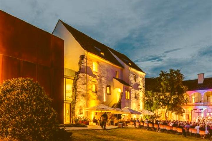 Victoria, 20 — Escort in Hartberg, Austria