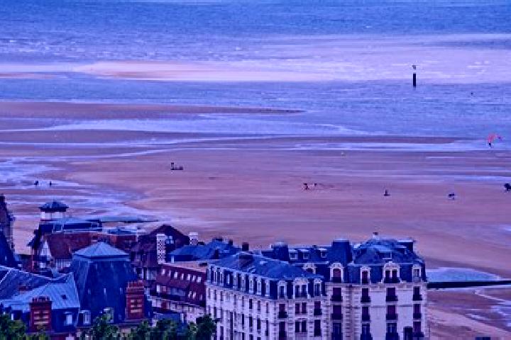 Victoria, 20 — Escort in Houlgate, France