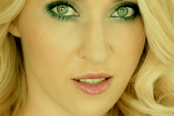Victoria, 21, a blonde green-eyed mixed companion based in Presidencia Roque Saenz Pena. Offering Overnight, Roleplay, A-Level. Available for incall and outc...
