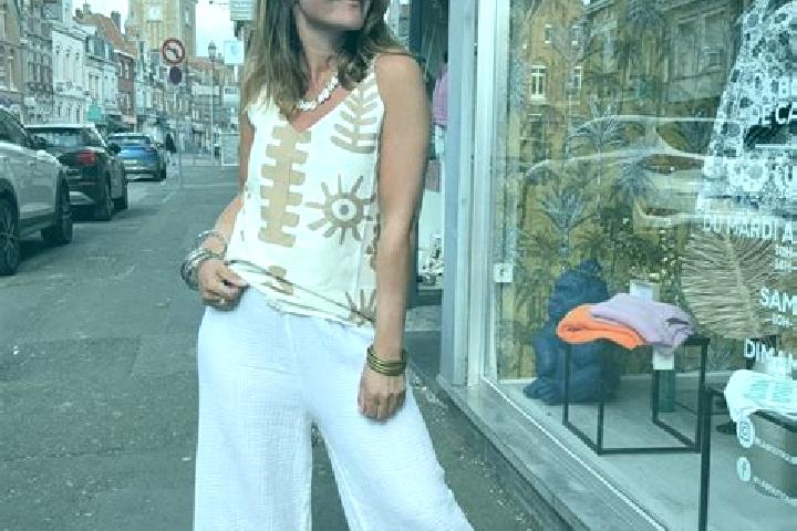 Victoria, 21 — Escort in Aubers, France