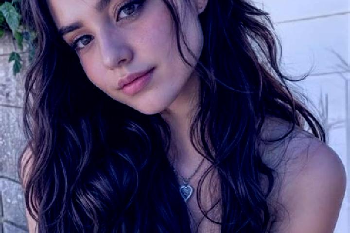 Victoria, 22, a auburn amber-eyed middle eastern companion based in La Piedad. Offering Domination, Erotic Massage, Striptease, GFE, BDSM. Available for inca...