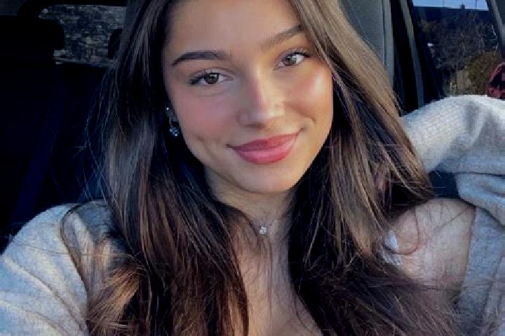 Victoria, 22, a brunette grey-eyed latina companion based in Hesar Kharvan. Offering Tantra, Erotic Massage, BDSM, Deep French Kissing, Party Girl. Available...
