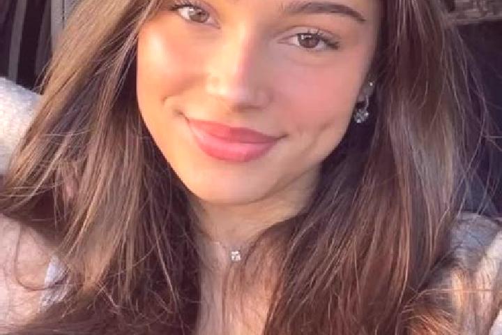 Victoria, 22, a brunette hazel-eyed caucasian companion based in Fraccionamiento Cosmopolis Octavo Sector. Offering Couples, Travel Companion, Erotic Massage...
