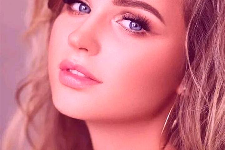 Victoria, 22, a dark blonde blue-eyed mediterranean companion based in Saygecit. Offering GFE, OWO, Domination, Erotic Massage. Available for incall and outc...