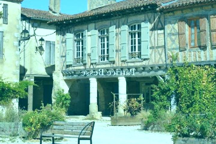 Victoria, 22 — Escort in Labastide-du-Temple, France