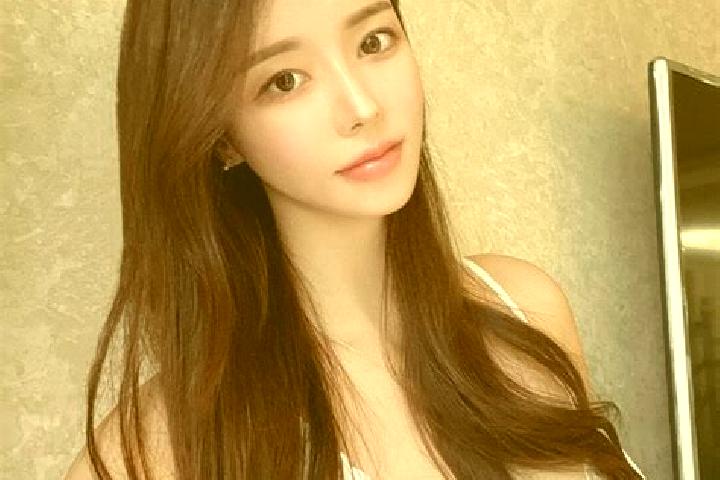 Victoria, 22 — Escort in Wanghailou, China