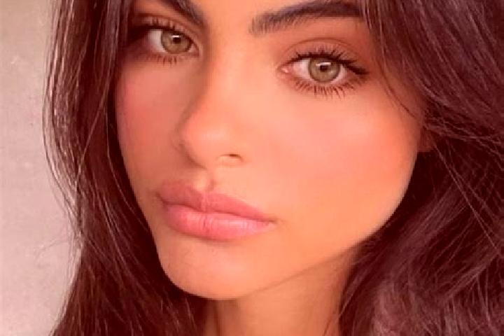 Victoria, 23, a auburn hazel-eyed latina companion based in Jumelles. Offering A-Level, CIM, Deep French Kissing. Available for incall and outcall, day and e...