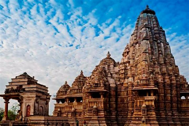 Victoria, 23 — Escort in Khajuraho Group of Monuments, India