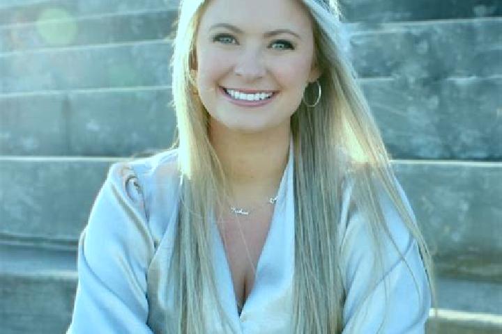 Victoria, 23 — Escort in Waveland, United States