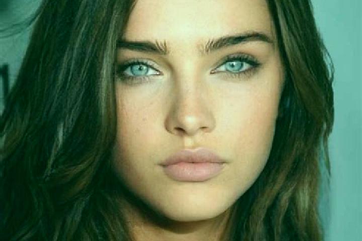 Victoria, 24, a chestnut grey-eyed caucasian companion based in Teugn. Offering Duos, BDSM, Striptease. Available for incall and outcall, day and evening dates.