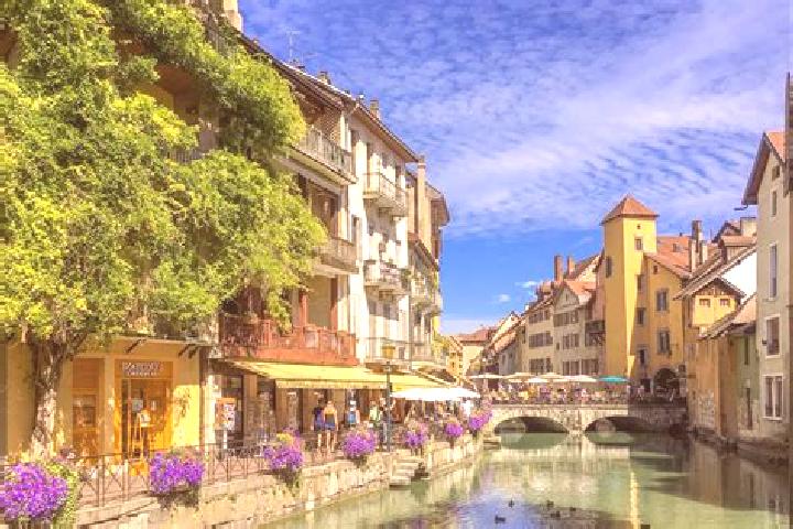 Victoria, 24 — Escort in Marnand, France