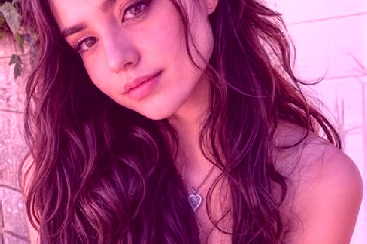 Victoria, 25, a auburn hazel-eyed mixed companion based in Goeulzin. Offering Erotic Massage, Girlfriend Experience, Fetish, CIM. Available for incall and ou...