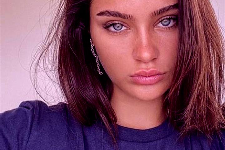 Victoria, 25, a brunette dark-eyed european companion based in Gubuk Timuk. Offering Party Girl, Deep French Kissing, Striptease, Tantra. Available for incal...