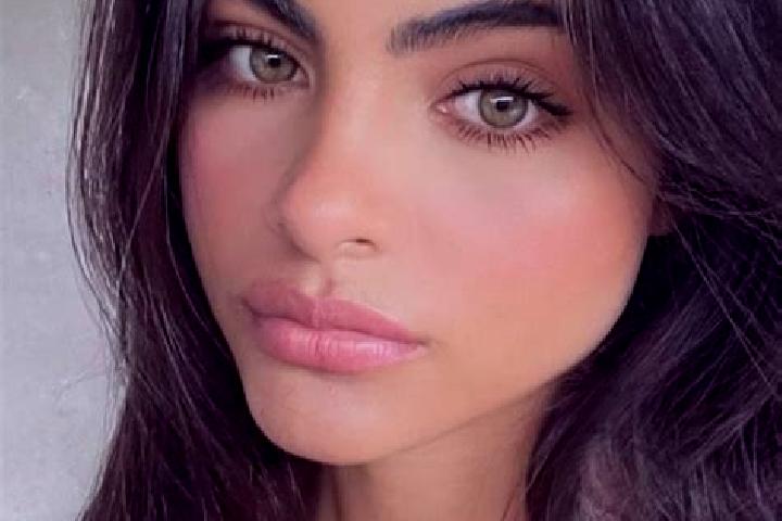 Victoria, 25, a brunette dark-eyed indian companion based in Hastingwood. Offering Prostate Massage, Roleplay, Striptease. Available for incall and outcall, ...