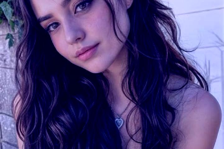 Victoria, 25, a brunette hazel-eyed mixed companion based in Anaiyur. Offering Dinner Date, Travel Companion, Prostate Massage, Overnight, Girlfriend Experie...