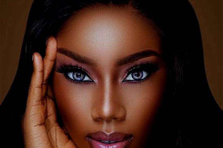 Victoria, 25, a chestnut blue-eyed ebony companion based in Emu Heights. Offering Erotic Massage, Massage, Prostate Massage. Available for incall and outcall...