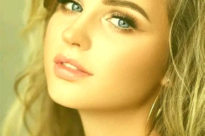Victoria, 25, a dark blonde blue-eyed ebony companion based in Pope. Offering Tantra, Duos, A-Level. Available for incall and outcall, day and evening dates.