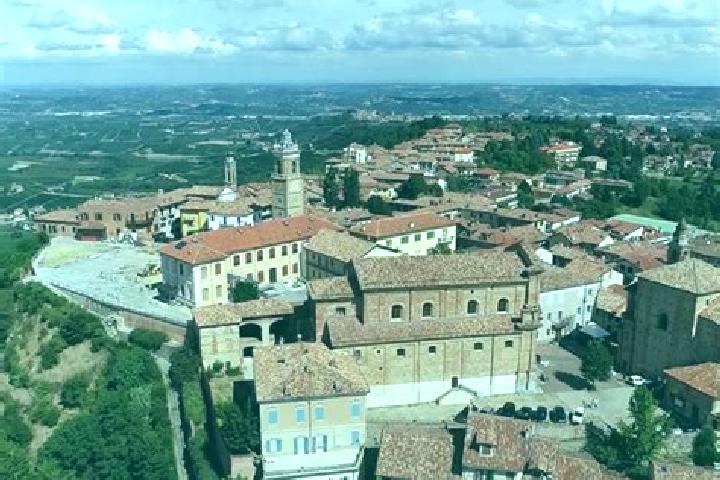 Victoria, 25 — Escort in La Morra, Italy