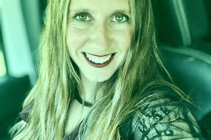 Victoria, 25 — Escort in Mount Carroll, United States