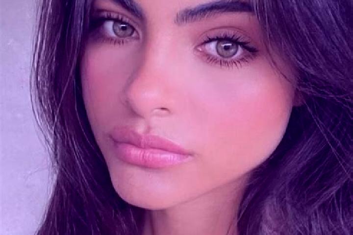 Victoria, 26, a brunette green-eyed caucasian companion based in Cestona. Offering Domination, Party Girl, Erotic Massage. Available for incall and outcall, ...