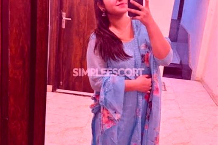 Victoria, 26 — Escort in Kalol, India