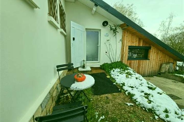 Victoria, 26 — Escort in Serre-les-Sapins, France