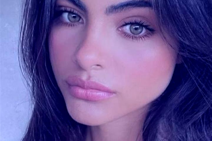 Victoria, 27, a auburn hazel-eyed middle eastern companion based in Flores. Offering Party Girl, Duos, Fetish, Massage. Available for incall and outcall, ove...