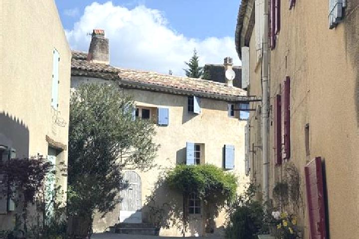 Victoria, 27 — Escort in Cadenet, France
