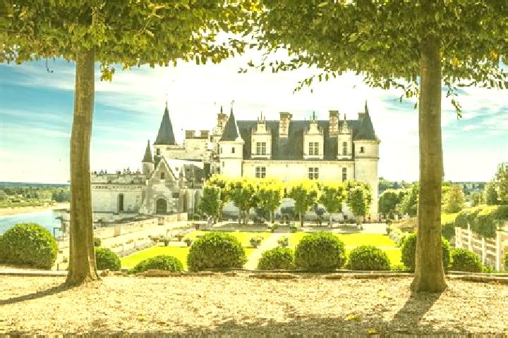 Victoria, 27 — Escort in La Selle-en-Luitre, France