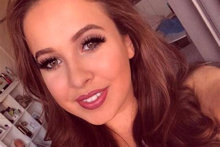 Victoria, 28, a auburn amber-eyed latina companion based in Bamberg. Offering Party Girl, Striptease, Deep French Kissing. Available for incall and outcall, ...