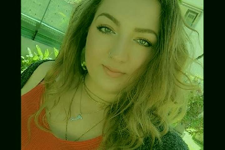 Victoria, 28 — Escort in Brezins, France