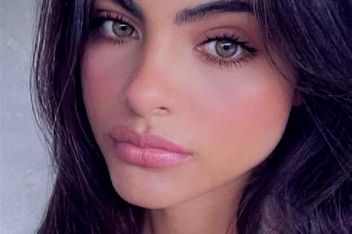 Victoria, 29, a brunette dark-eyed middle eastern companion based in Ouro Preto. Offering Roleplay, Dinner Date, Girlfriend Experience, BDSM, Erotic Massage....