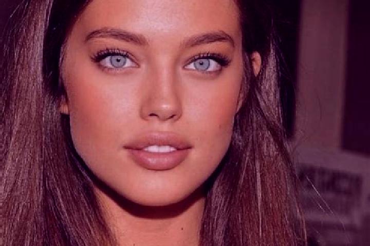 Victoria, 29, a chestnut green-eyed slavic companion based in Magherani. Offering 69, Erotic Massage, Deep French Kissing, BDSM, Dinner Date. Available for i...