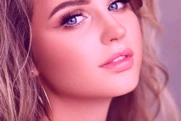 Victoria, 29, a dark blonde blue-eyed indian companion based in Mereau. Offering Prostate Massage, Dinner Date, Girlfriend Experience, GFE. Available for inc...