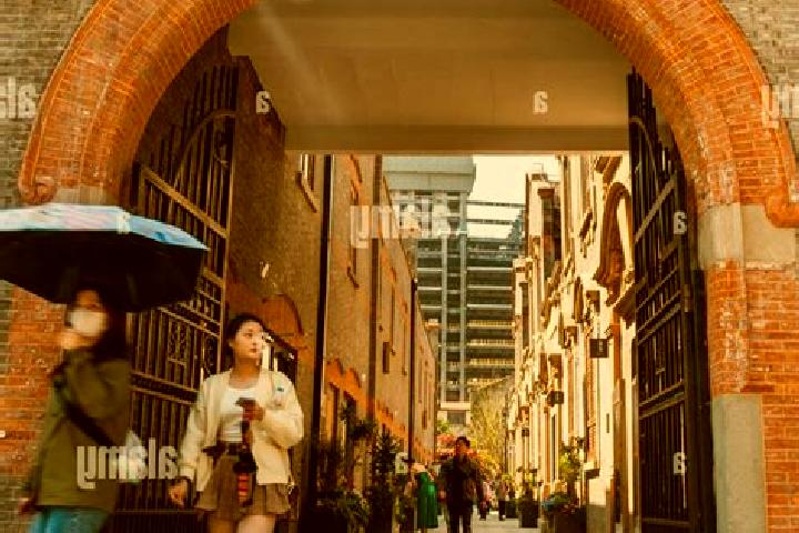 Victoria, 29 — Escort in Anning Xilu, China