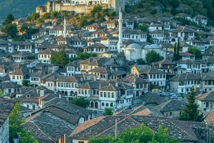 Victoria, 29 — Escort in Ballagat, Albania
