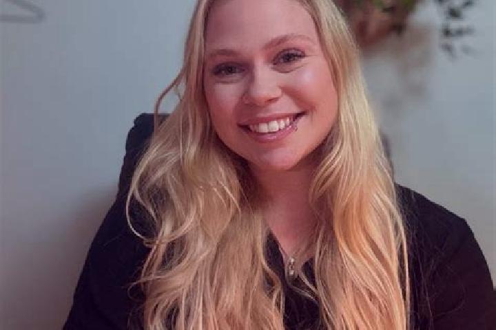 Victoria, 29 — Escort in Biggar, Canada