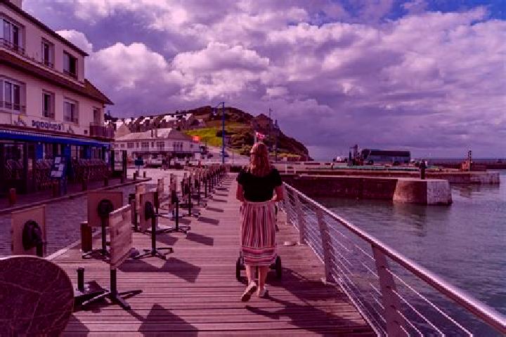 Victoria, 29 — Escort in Tour-en-Bessin, France