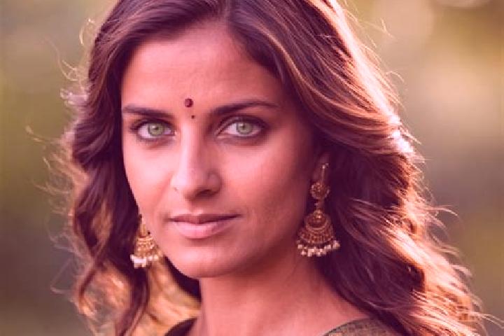 Victoria, 30, a red green-eyed indian companion based in Westsyde. Offering Striptease, Erotic Massage, BDSM, CIM. Available for incall and outcall, overnigh...