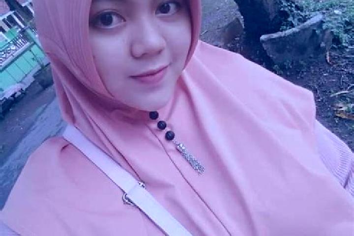 Victoria, 30 — Escort in Cermee, Indonesia