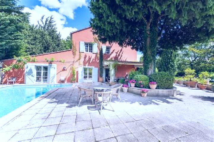 Victoria, 30 — Escort in Maillane, France