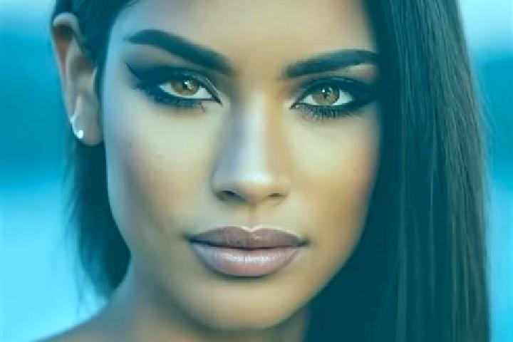 Victoria, 31, a red amber-eyed latina companion based in Kozle. Offering Travel Companion, Tantra, GFE, Domination. Available for incall and outcall, overnig...