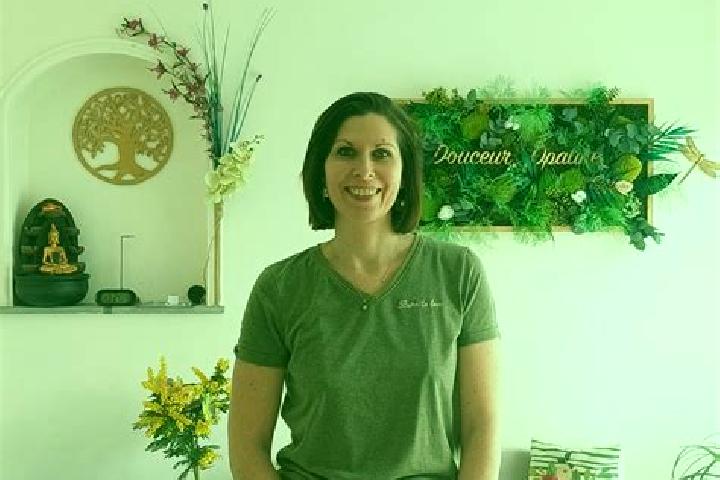 Victoria, 31 — Escort in Le Temple, France
