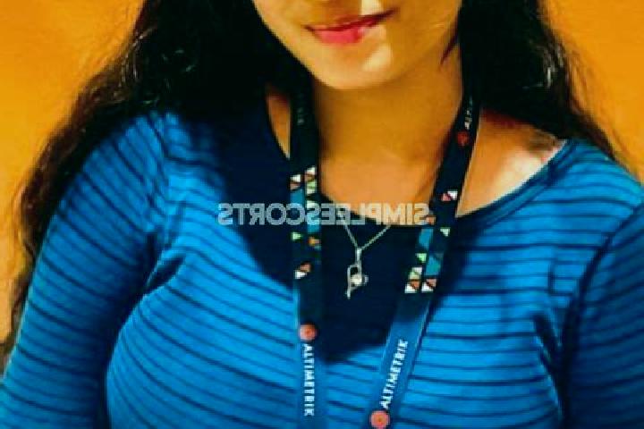 Victoria, 31 — Escort in Pollachi, India