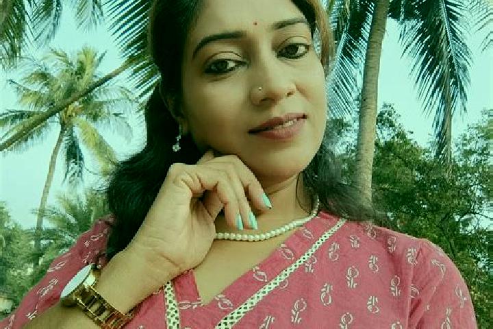 Victoria, 31 — Escort in Taki, India