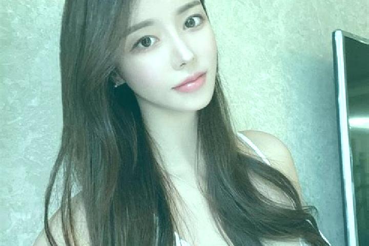 Victoria, 31 — Escort in Yushikalasu, China