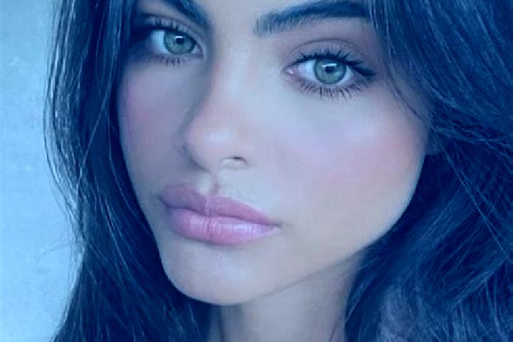 Victoria, 32, a brunette green-eyed latina companion based in Rovare. Offering Massage, Prostate Massage, Couples, Erotic Massage. Available for incall and o...