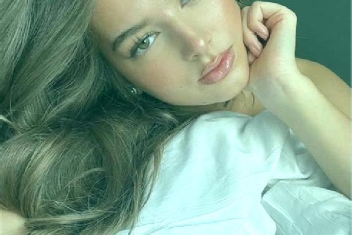 Victoria, 32, a brunette hazel-eyed latina companion based in Sainte-Marie-sur-Ouche. Offering Prostate Massage, Girlfriend Experience, Party Girl. Available...