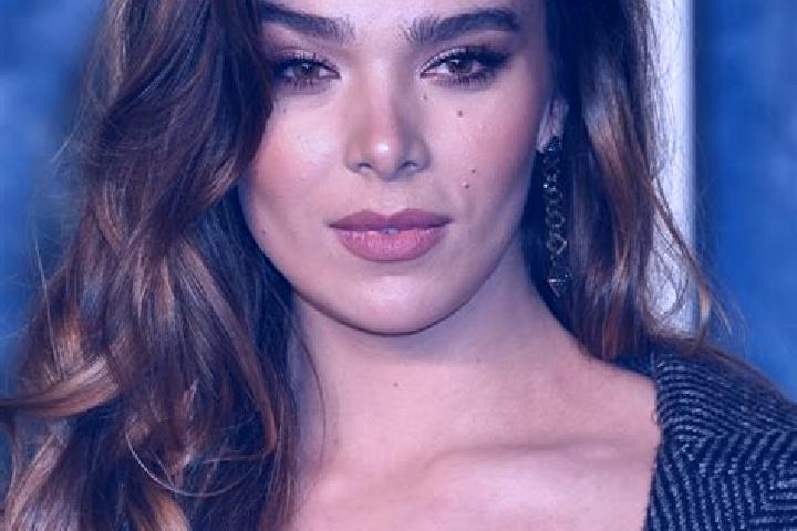 Victoria, 33, a brunette amber-eyed caucasian companion based in Ampliacion la Hincada. Offering Girlfriend Experience, Erotic Massage, BDSM, Overnight, Coup...